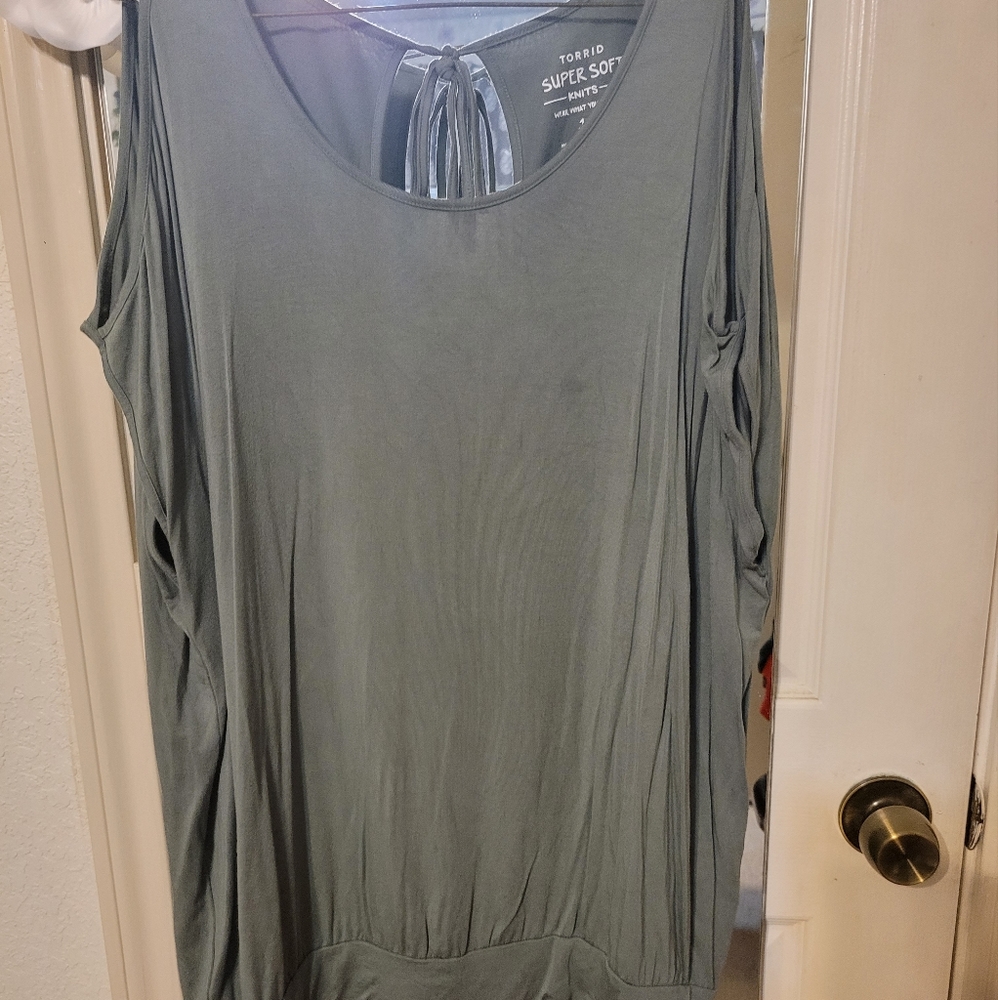 Women's cold shoulder top